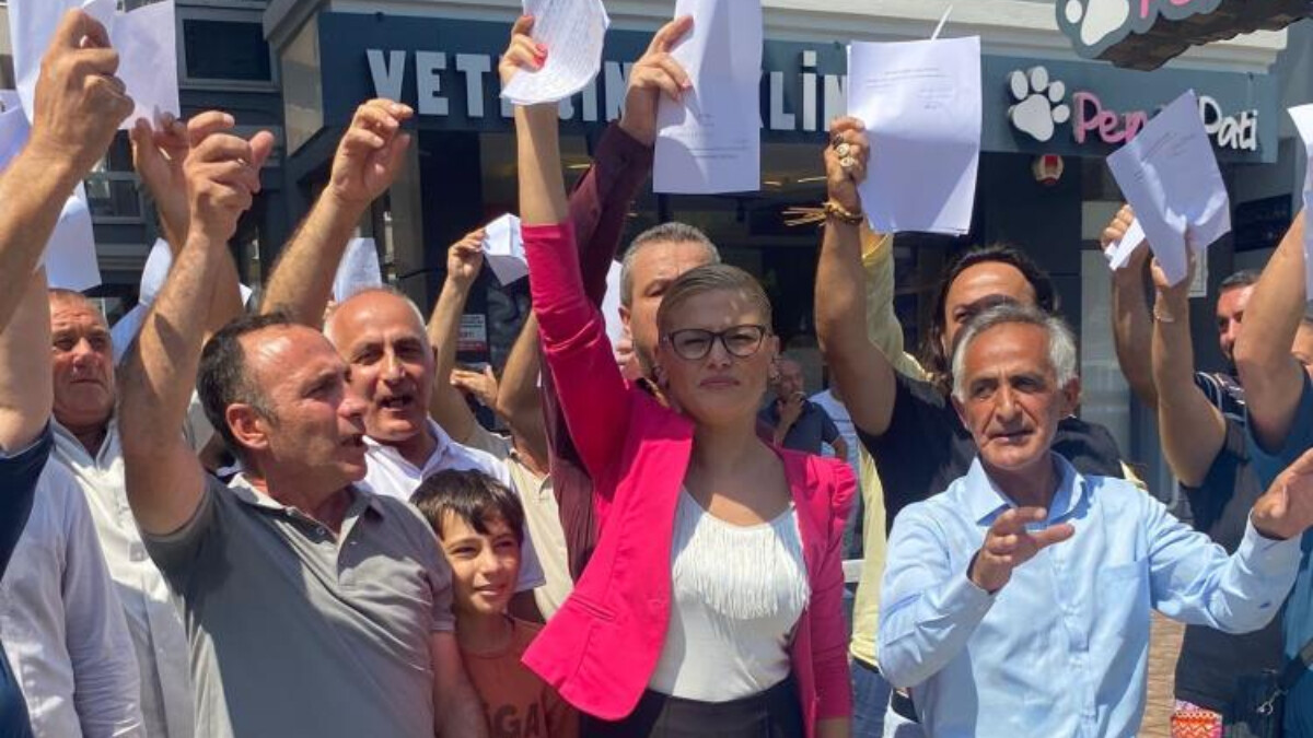 İyi Parti İzmir Karabağlar İlçe Başkanlığı’nda Toplu İstifa