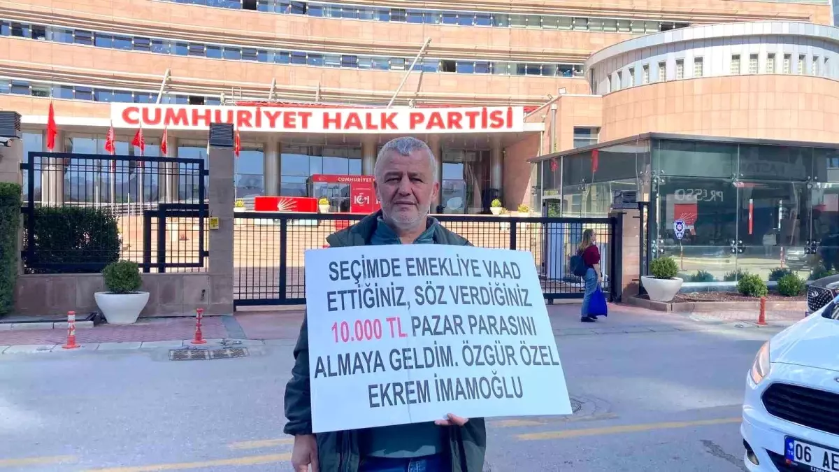 chp-genel-merkezi-onunde-ekrem-imamoglu-prote-17892758_amp (1)