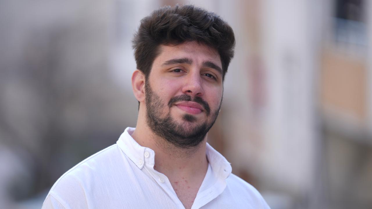 yavru-kedi-tirmalayan-adam-2327056