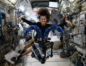 Uzayda En Uzun Süre Yürüyüş Yapan Kadın Astronot Oldu: 62 saat 6 dakika