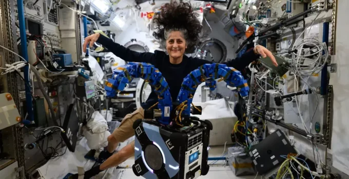 Uzayda En Uzun Süre Yürüyüş Yapan Kadın Astronot Oldu: 62 saat 6 dakika