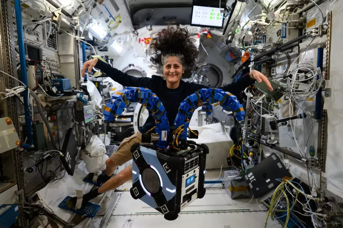 abd-li-astronot-williams-uzayda-en-uzun-yuruy-18324036_amp (1)