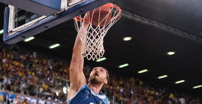 Milli Basketbolcu Semih Erden Parkelere Veda Etti
