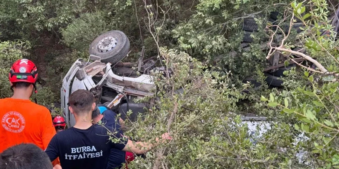 Bursa Yangınına Giden Su Tankeri Devrildi: 3 Kişi Hayatını Kaybetti