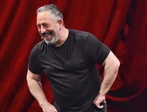 Cem Yılmaz’dan Yeni Gösteri Müjdesi: “Tek Kişilik Dev Kadro” Geri Dönüyor