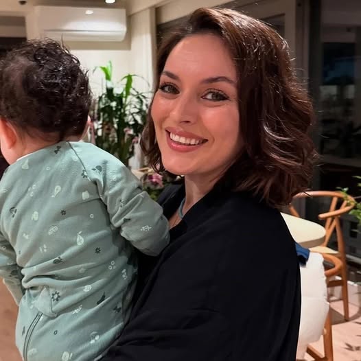 Ezgi Mola Anne Olduktan Sonra İlk Kez Kameralar Karşısında