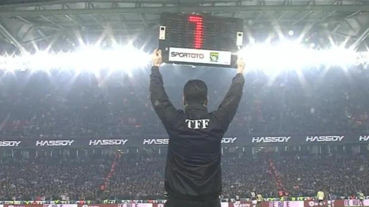 Futbol Maçlarında Uzatma Dakikaları Neye Göre Belirlenir