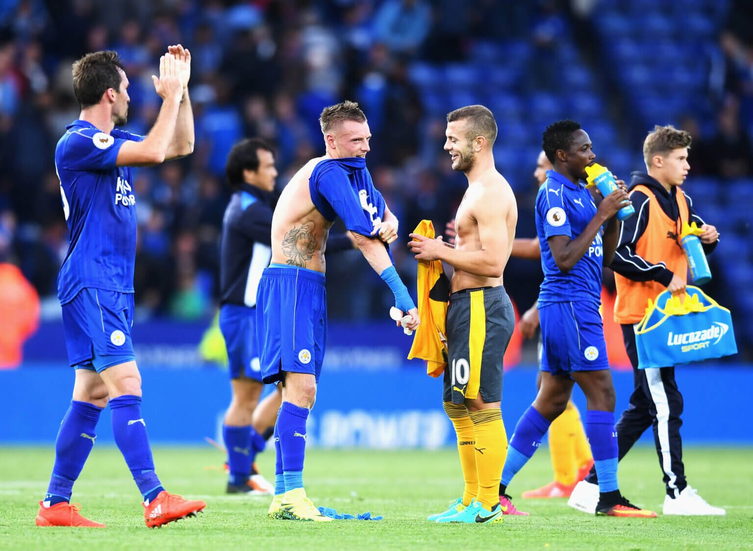 Futbolda Oyuncular Neden Bazen Saha Kenarında Formasını Değiştirir