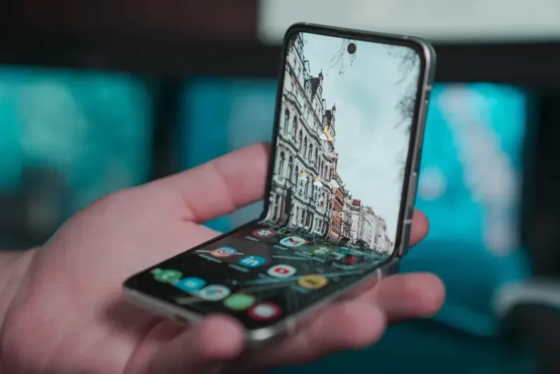 Katlanabilir Telefon Teknolojisi: Geleceğin Cihazları mı Yoksa Geçici Bir Trend mi?
