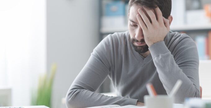 Kronik Yorgunluk Sendromu Nedir? Belirtileri, Nedenleri ve Baş Etme Yolları