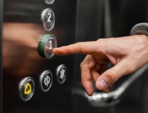 Rüyada Asansörde Kalmak Ne Anlama Gelir?