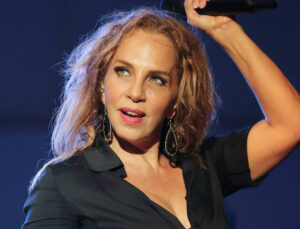 Sertab Erener Kimdir?