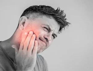 Gömülü Diş Ağrısı Nasıl Geçer? 2025’te En Sık Aranan Ağız Sağlığı Sorunlarından Biri