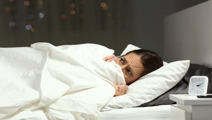 Gece Uykuda Sıçrayarak Uyanmanın Nedeni Ne? Bilimsel Açıklaması ve Yapmanız Gerekenler
