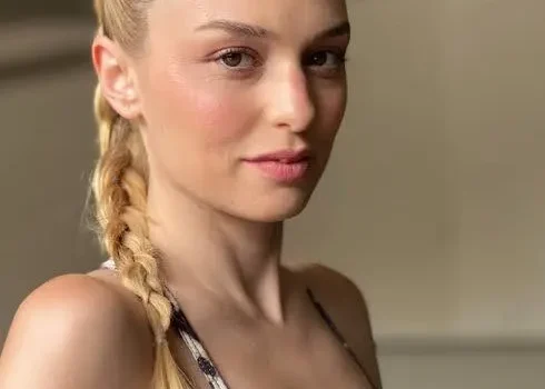 Nilperi Şahinkaya Kimdir?