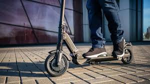Elektrikli Scooter Kullanımına Yeni Düzenleme Getirildi. Yaş Sınırı ve Sürüş Saatleri Değişti
