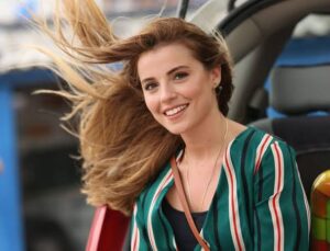 Ezgi Eyüboğlu Kimdir?