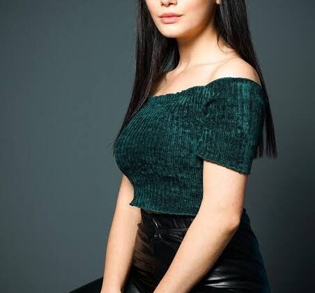 Özge Yağız Kimdir?