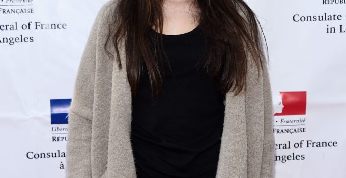 Doğa Zeynep Doğuşlu Kimdir?