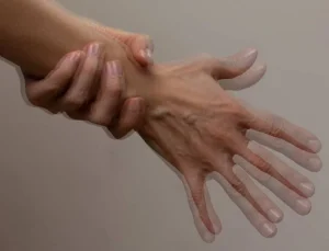 El Titremesi Neden Olur? 2025 Güncel Sebepler ve Çözüm Yolları